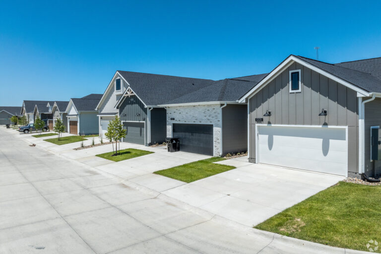 stratford-crossing-flats-townhomes-waukee-ia-building-photo (7)